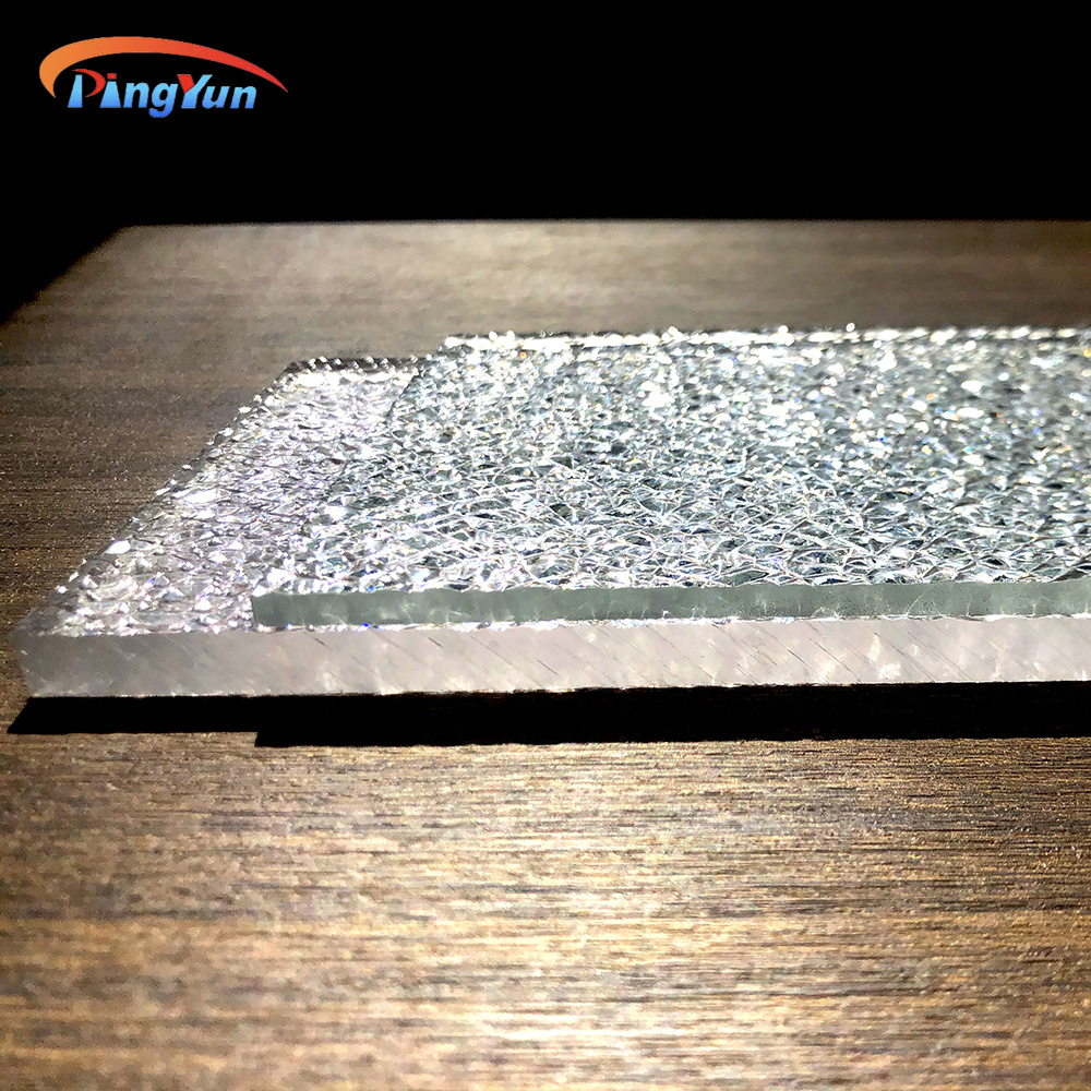 Lámina transparente de policarbonato resistente al ruido para cochera