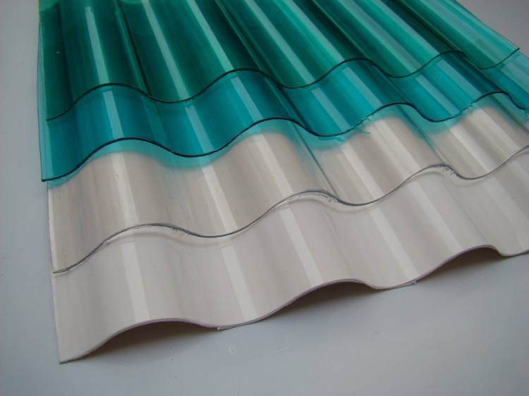 Hoja de policarbonato transparente anticorrosión Hojas corrugadas de PC ampliamente utilizadas para luz de techo